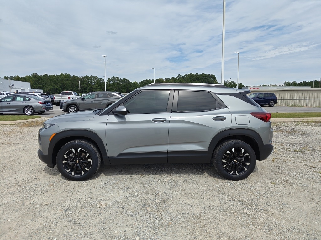 2023 Chevrolet Trailblazer LT photo 2