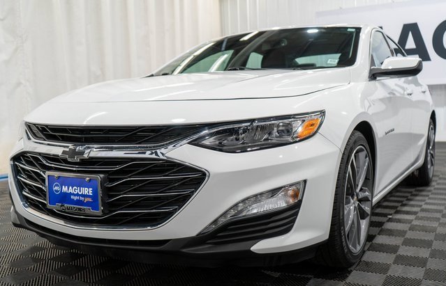 2023 Chevrolet Malibu 2LT photo 2