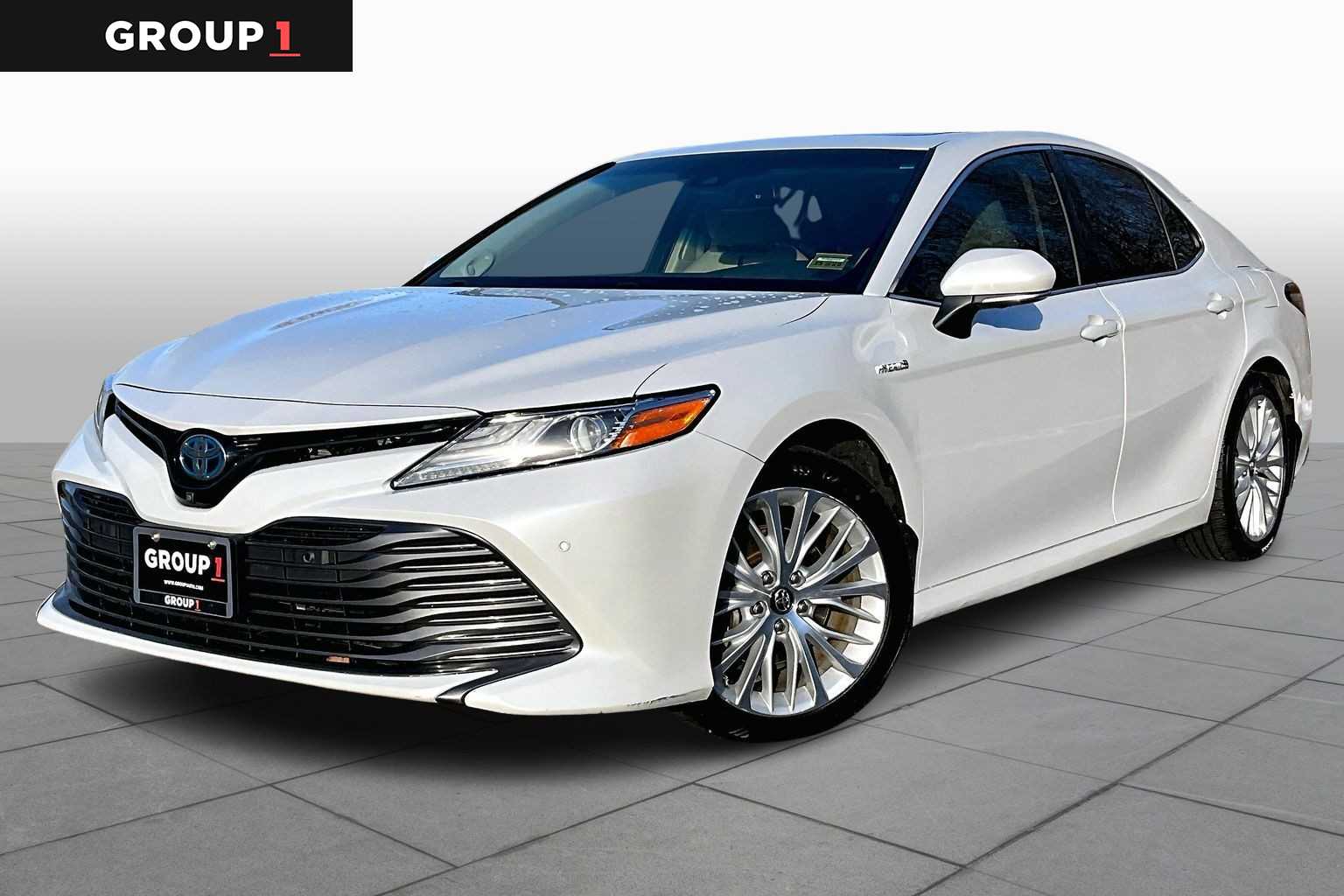 2018 Toyota Camry XLE Hybrid's photo