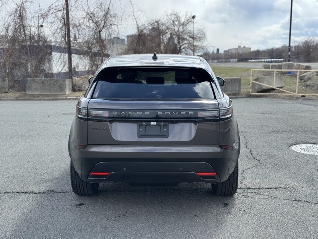 2026 Land Rover Range Rover Velar SE photo 4