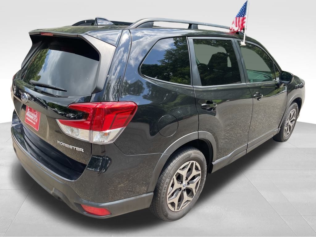 2021 Subaru Forester Premium photo 7