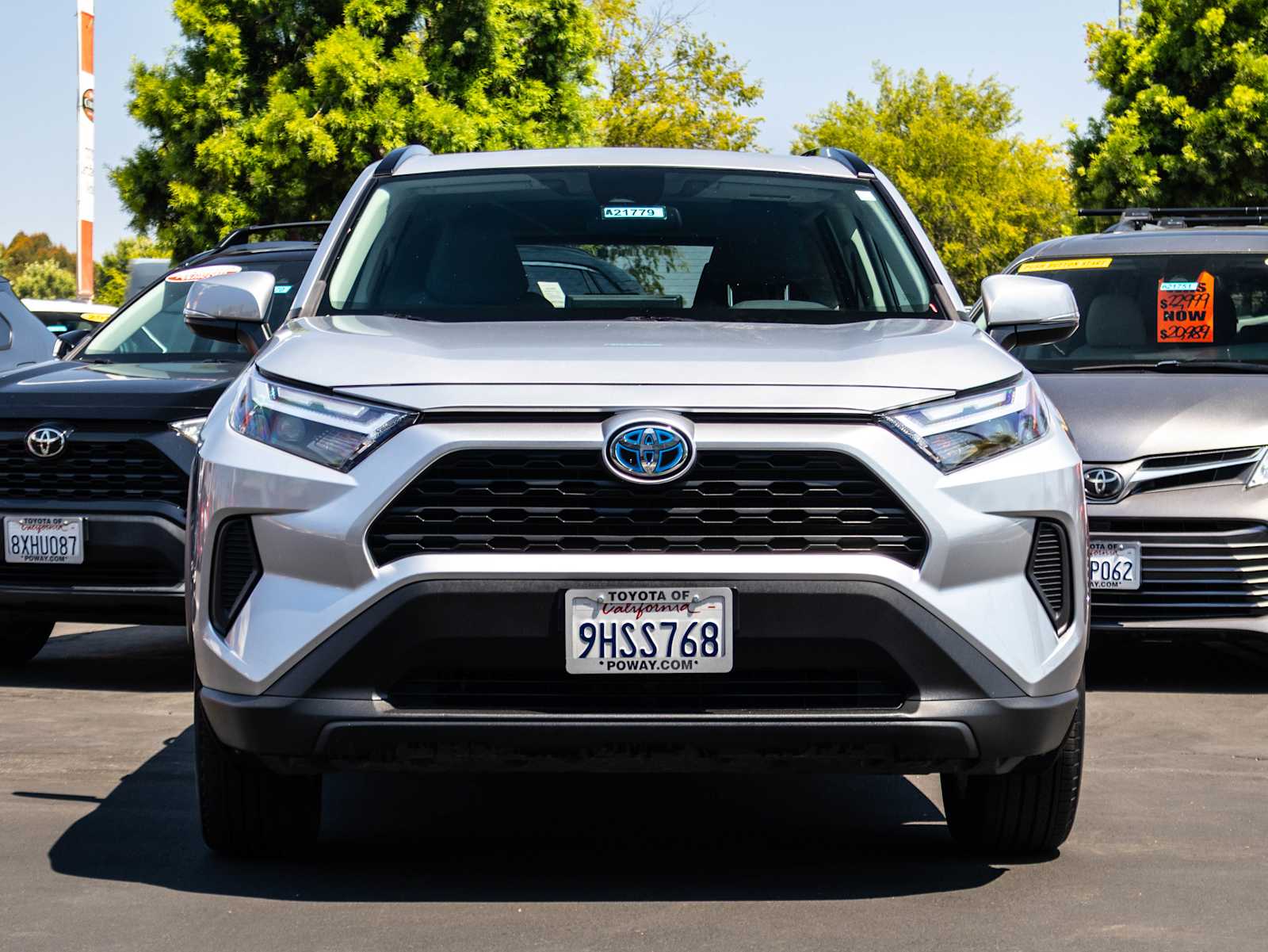 2022 Toyota RAV4 Hybrid XLE photo 2