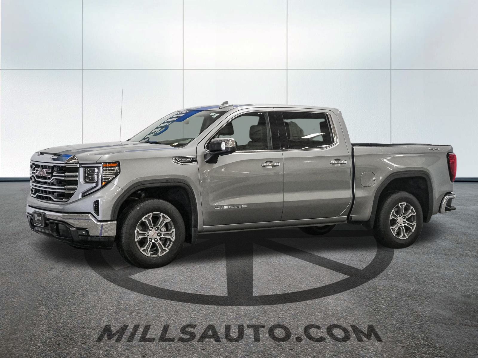 Used 2024 GMC Sierra 1500 SLT with VIN 1GTUUDED6RZ182384 for sale in Baxter, Minnesota