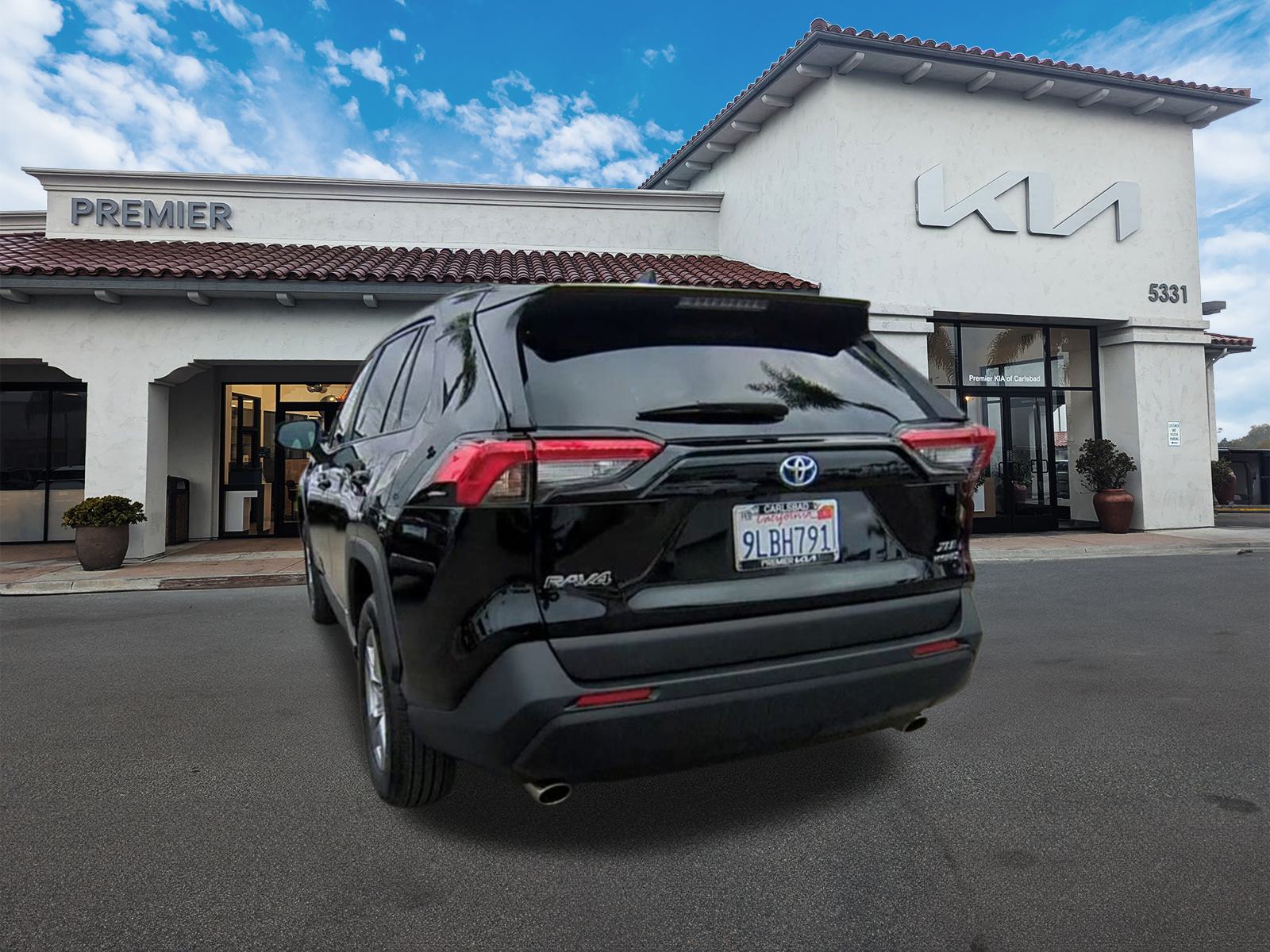 2024 Toyota RAV4 Hybrid XLE photo 4