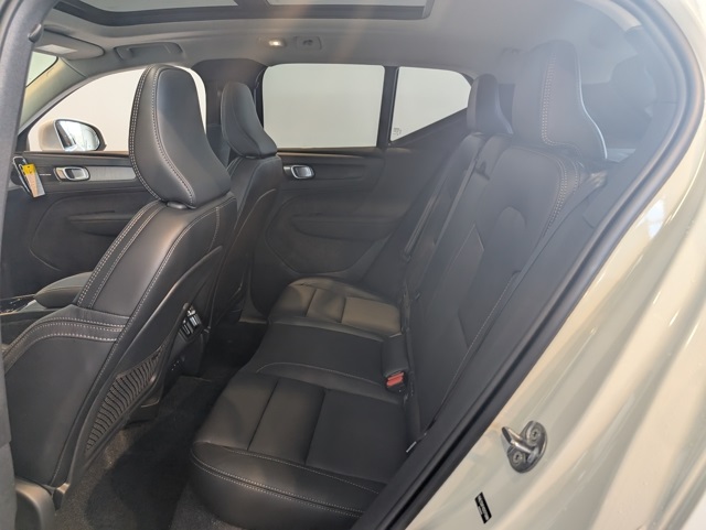 2025 Volvo XC40 photo 20