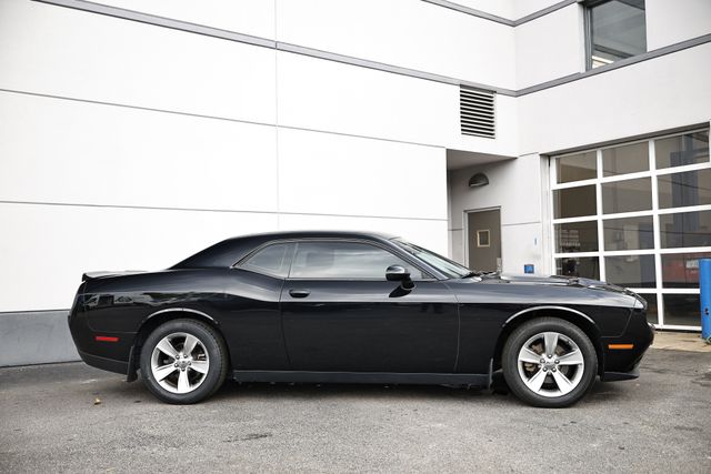 2021 Dodge Challenger SXT photo 2