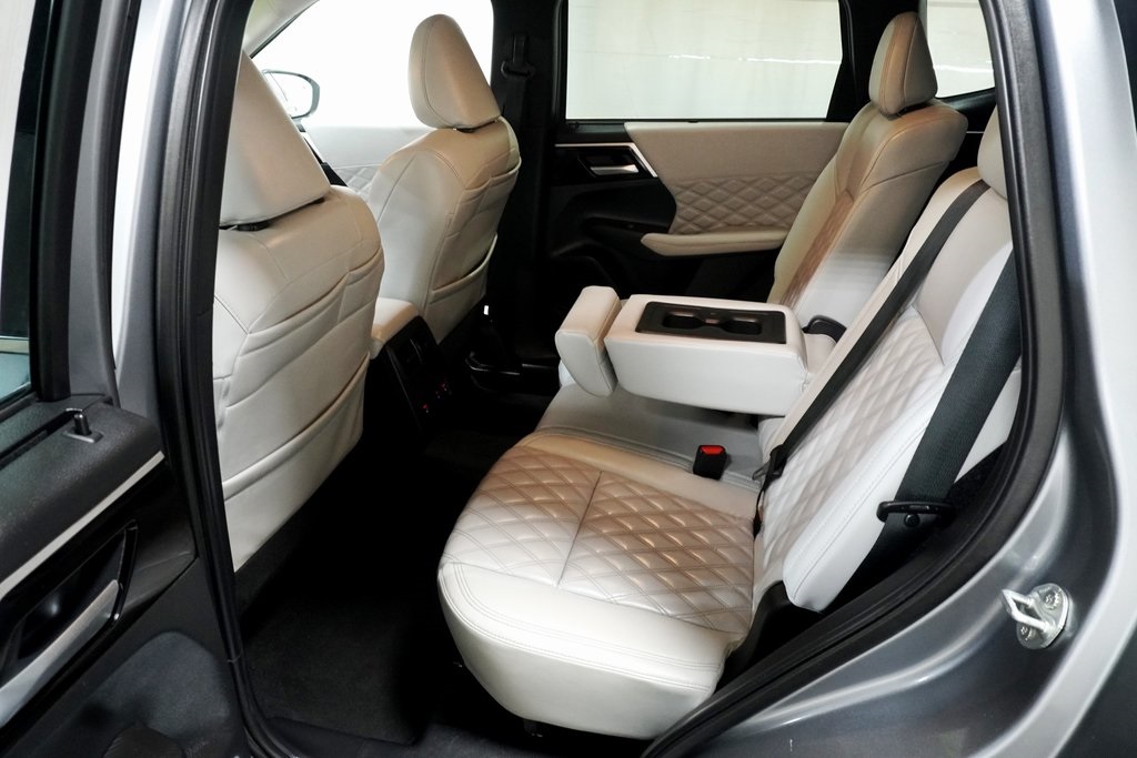 2024 Mitsubishi Outlander SEL photo 13