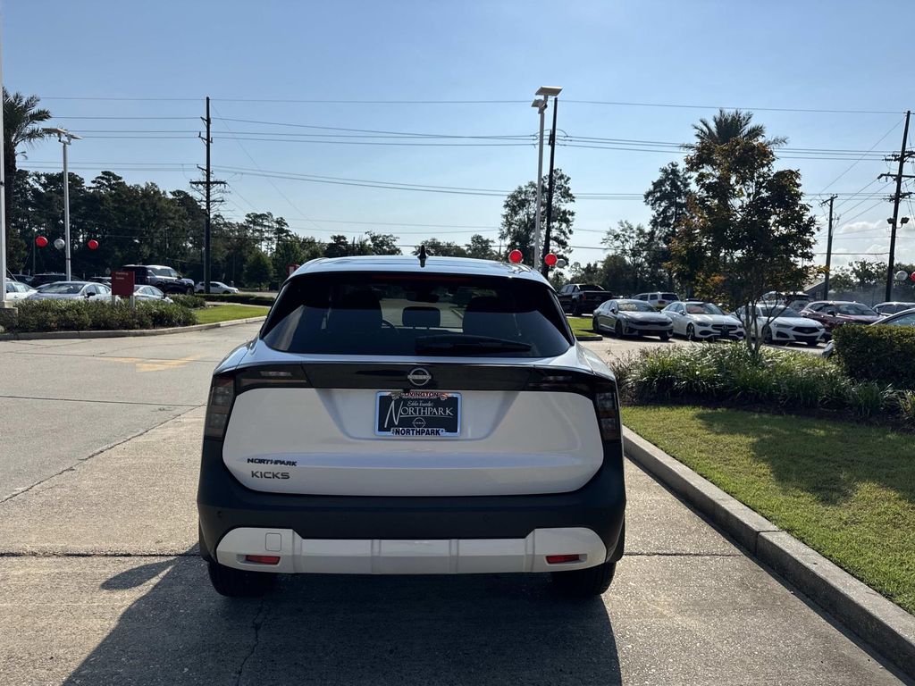 2025 Nissan Kicks SV photo 5