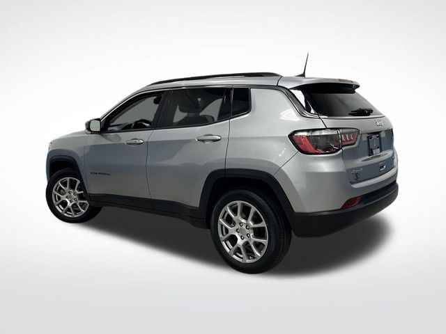 2022 Jeep Compass Latitude Lux photo 3
