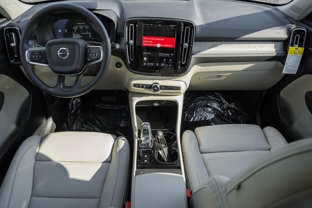 2026 Volvo XC40 AWD photo 14