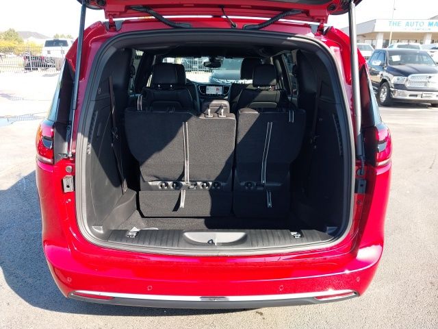 2026 Chrysler Pacifica photo 19