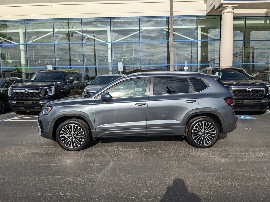 2025 Volkswagen Taos SE photo 4