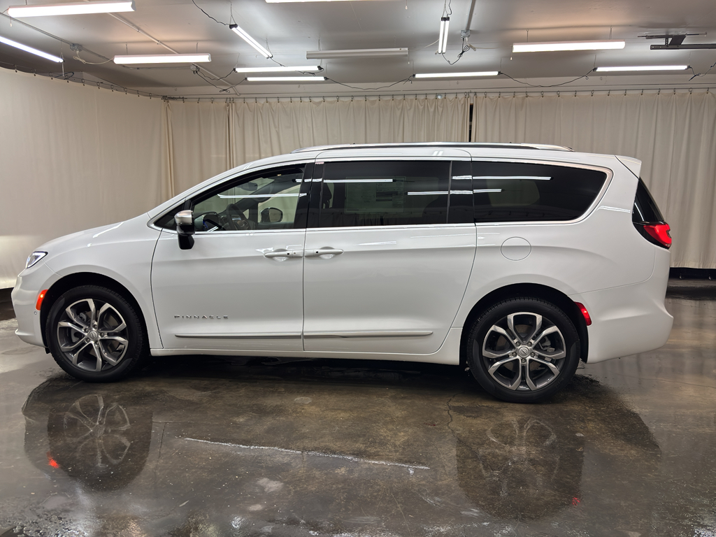 2026 Chrysler Pacifica Pinnacle photo 9