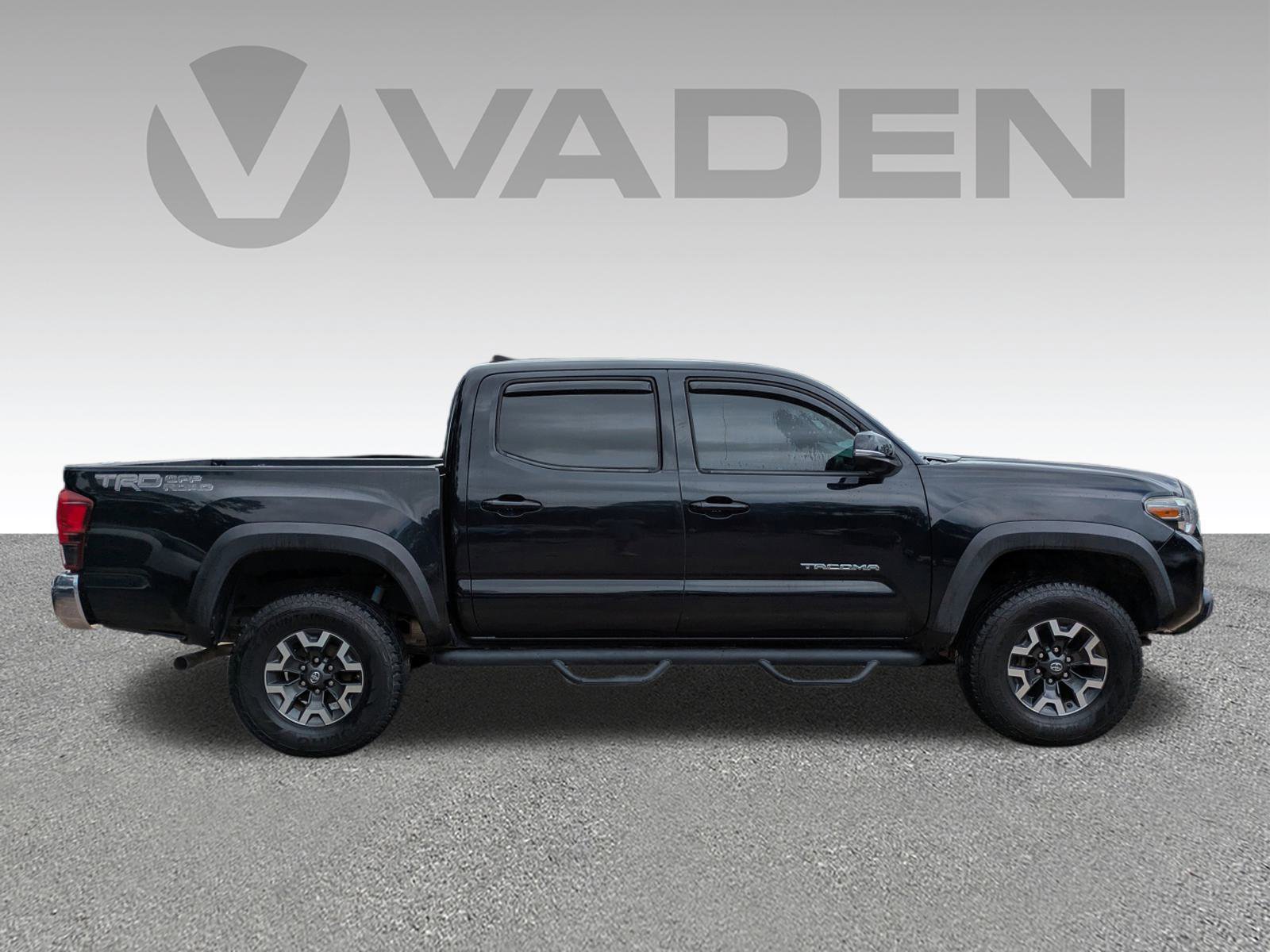2019 Toyota Tacoma TRD Off-Road photo 6