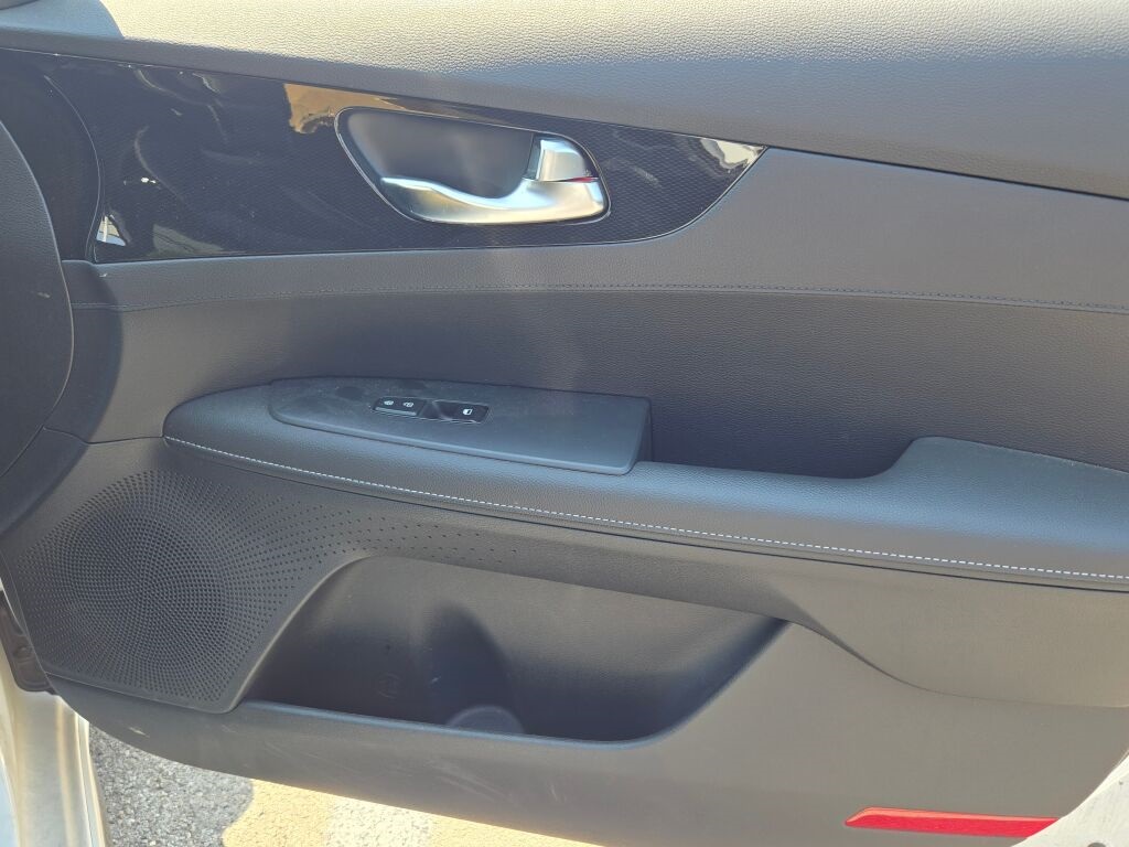 2020 Kia Forte GT-Line photo 4