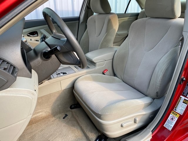 2011 Toyota Camry LE photo 13