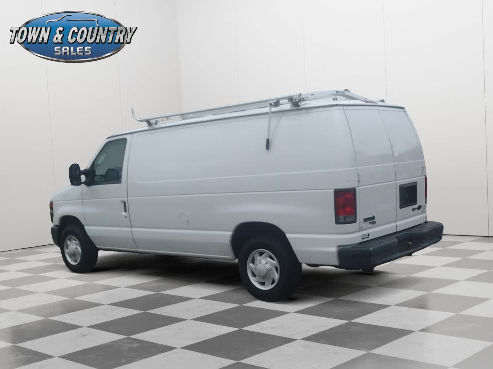 2014 Ford E-150 photo 4