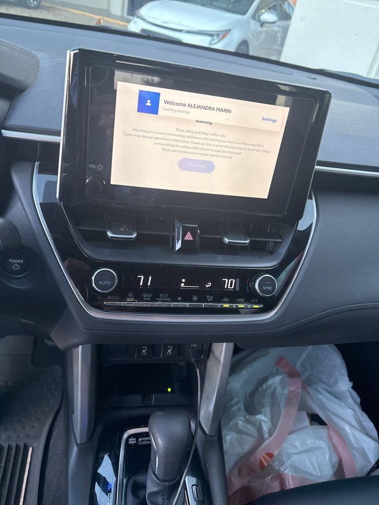 2024 Toyota Corolla Cross Hybrid XSE photo 4