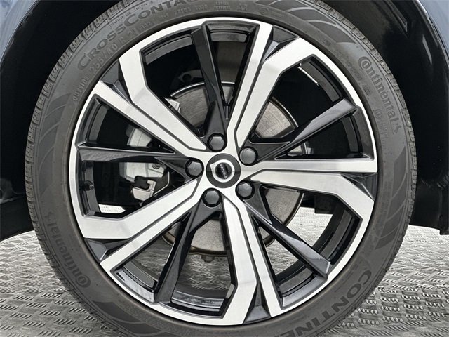 2023 Volvo XC60 B5 Ultimate photo 2