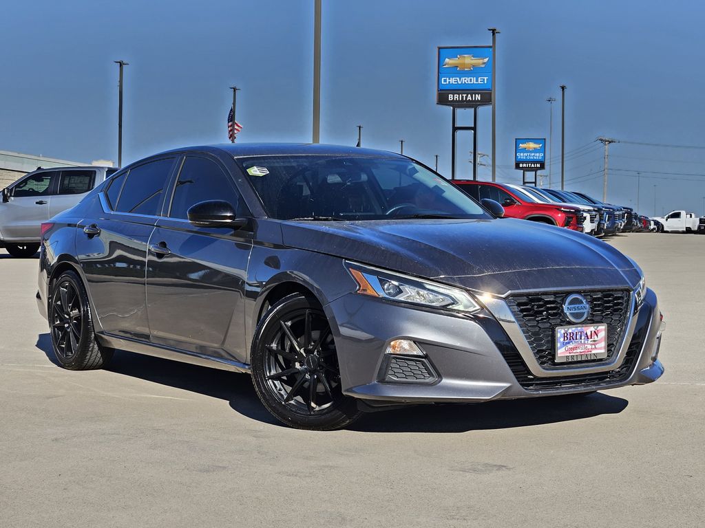 2020 Nissan Altima SR's photo