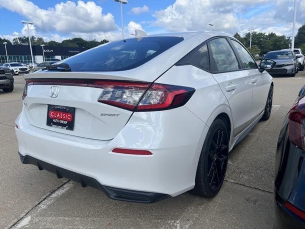 2025 Honda Civic Hatchback Sport photo 4