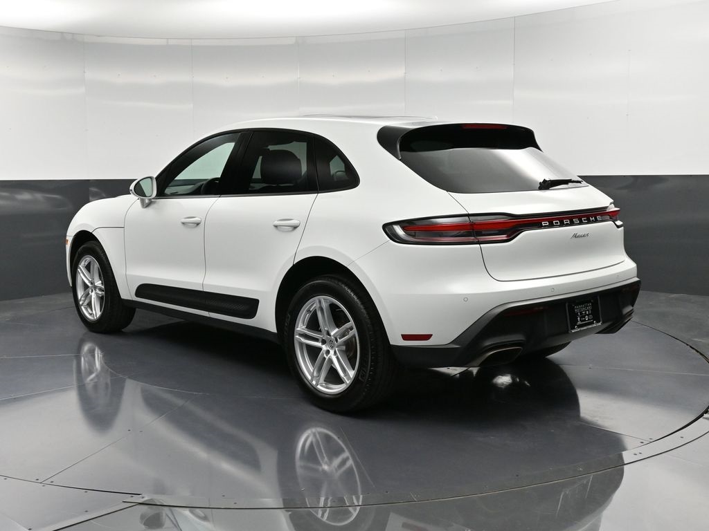 2025 Porsche Macan Base photo 2