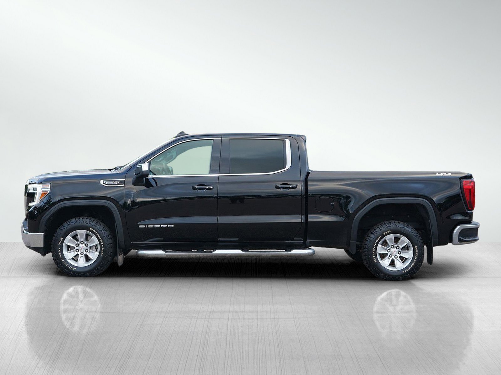 Used 2021 GMC Sierra 1500 SLE with VIN 1GTU9BED8MZ249873 for sale in Roseville, Minnesota