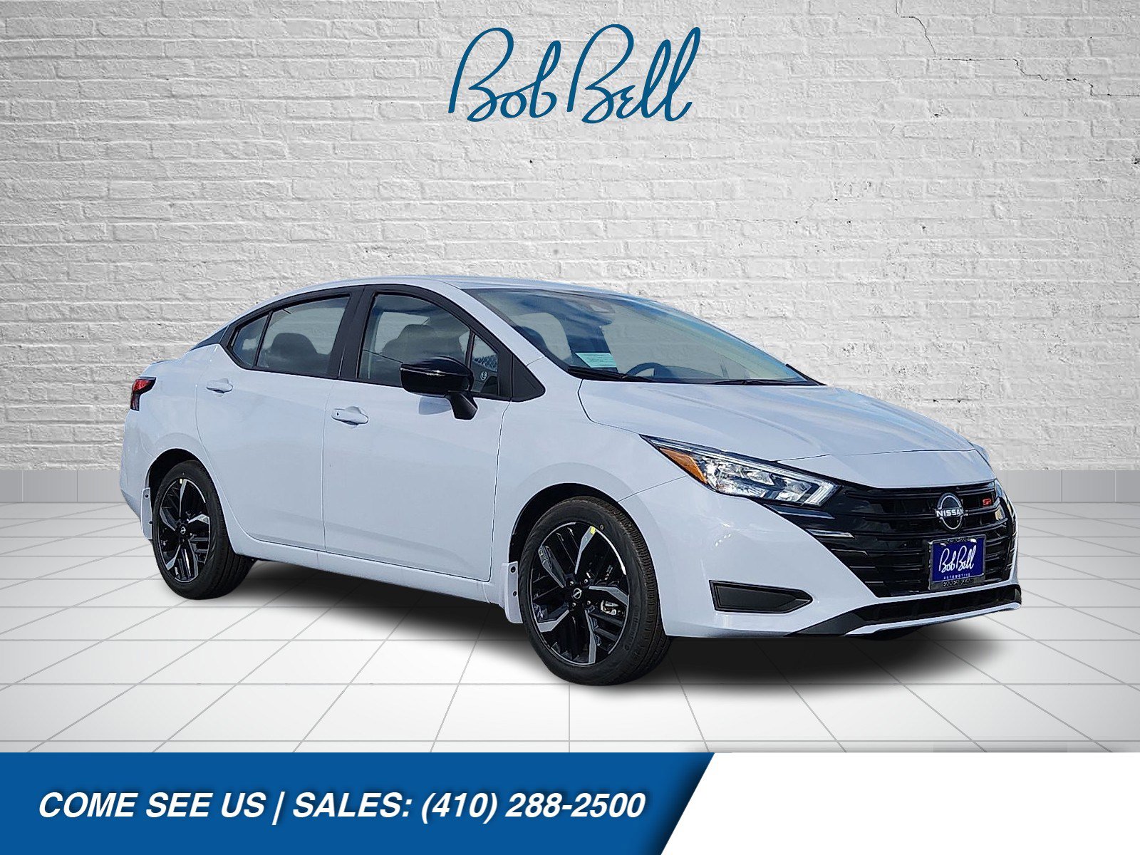 2025 Nissan Versa SR's photo