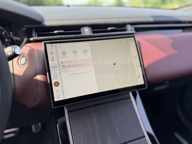 2026 Land Rover Range Rover Velar P400 Autobiography photo 15