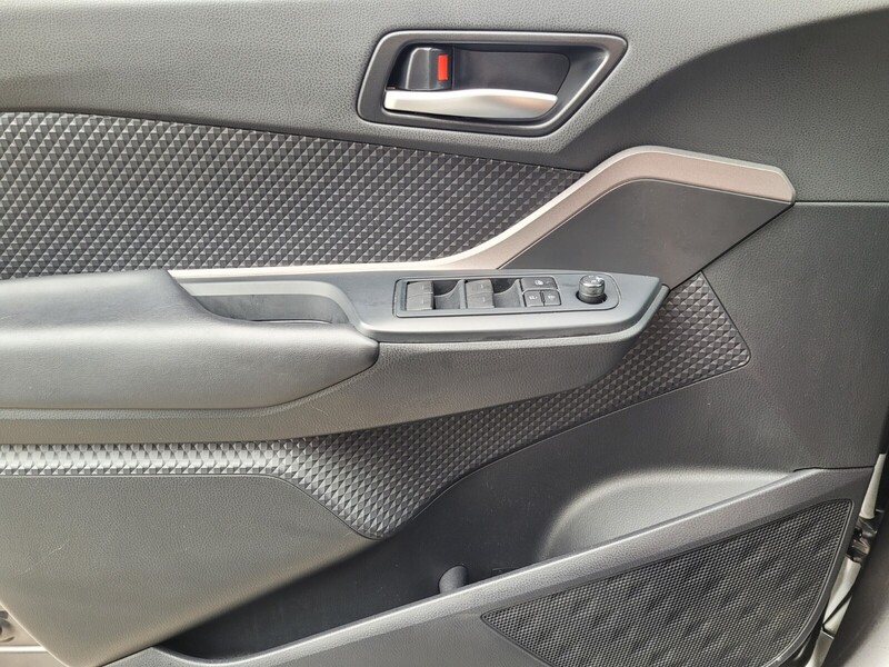 2020 Toyota C-HR LE photo 18