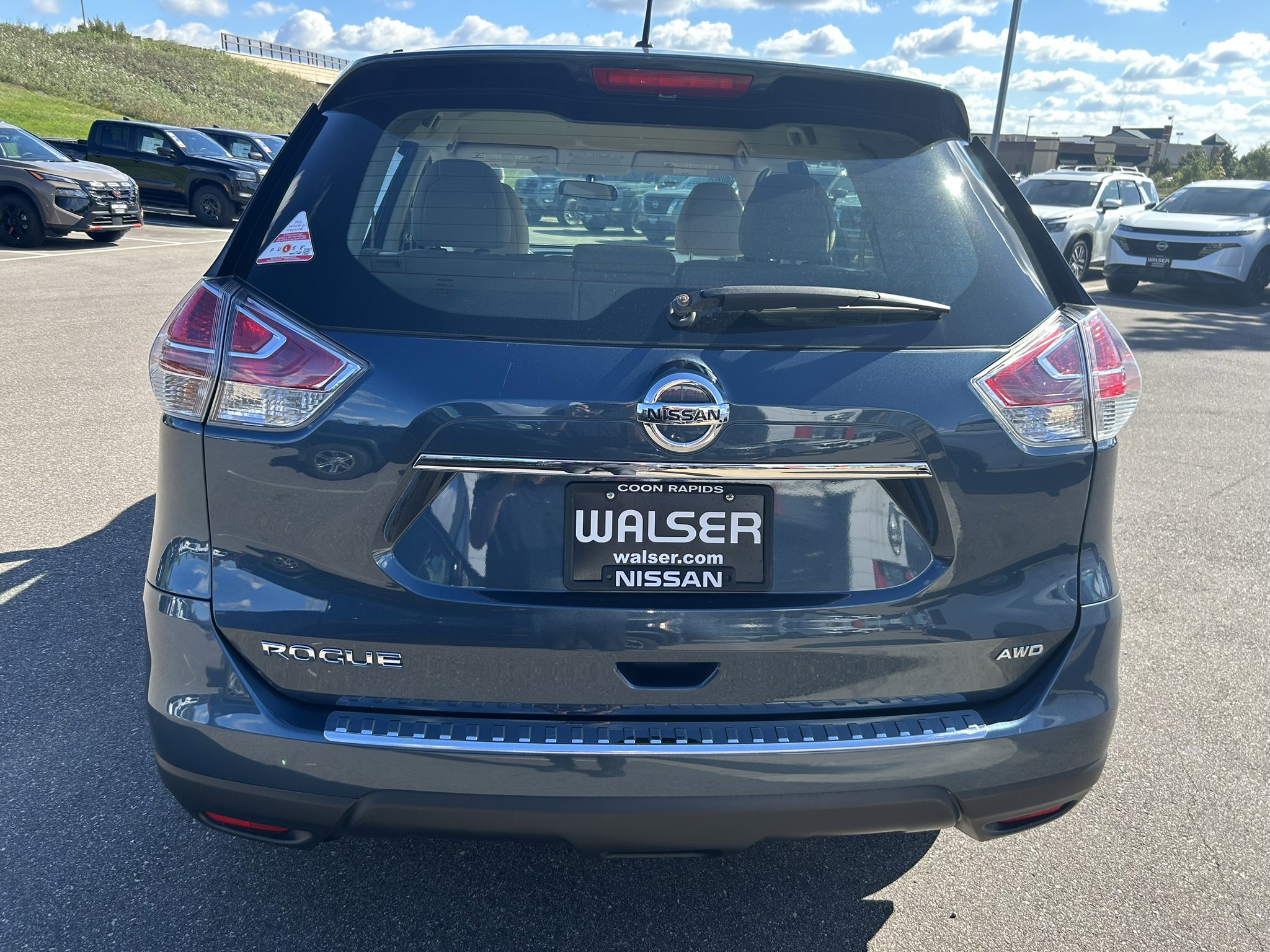 2014 Nissan Rogue S photo 3