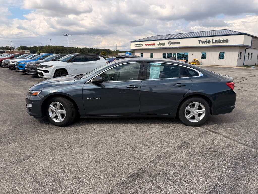 2019 Chevrolet Malibu LS photo 2