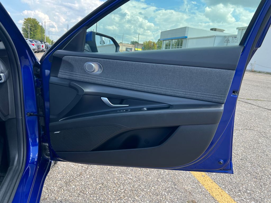 2022 Hyundai Elantra Limited photo 16
