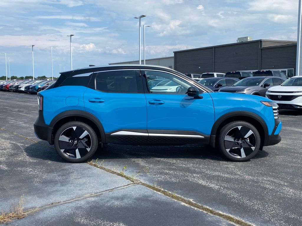 2025 Nissan Kicks SR photo 2