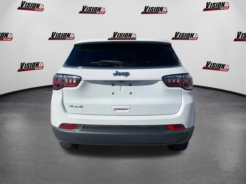 2023 Jeep Compass Sport photo 4