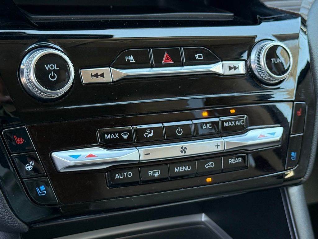 2022 Ford Explorer Limited photo 8