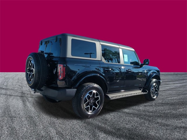 2025 Ford Bronco Outer Banks photo 2