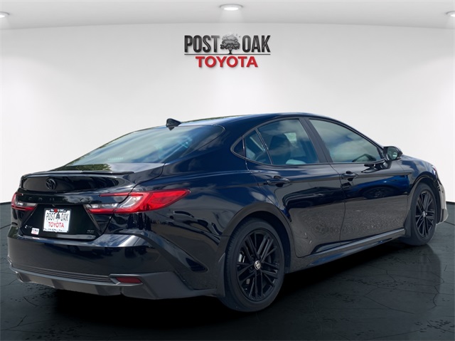 2025 Toyota Camry SE photo 7