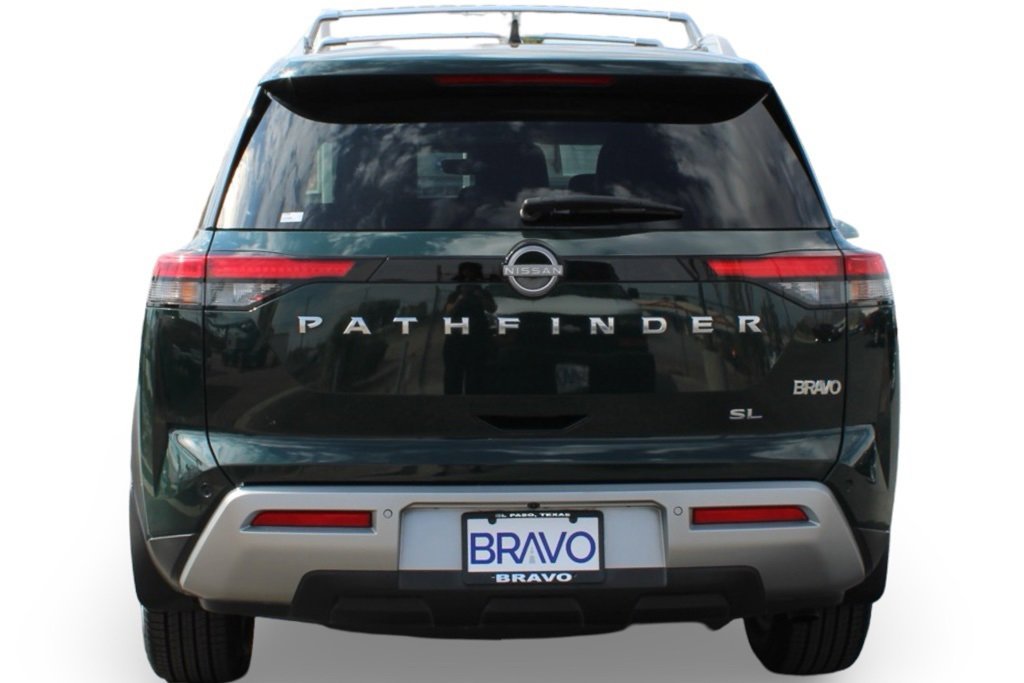 2023 Nissan Pathfinder SL photo 4