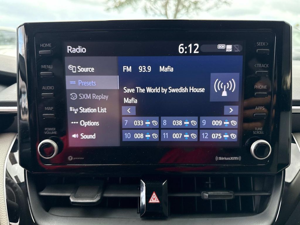 2022 Toyota Corolla LE photo 22