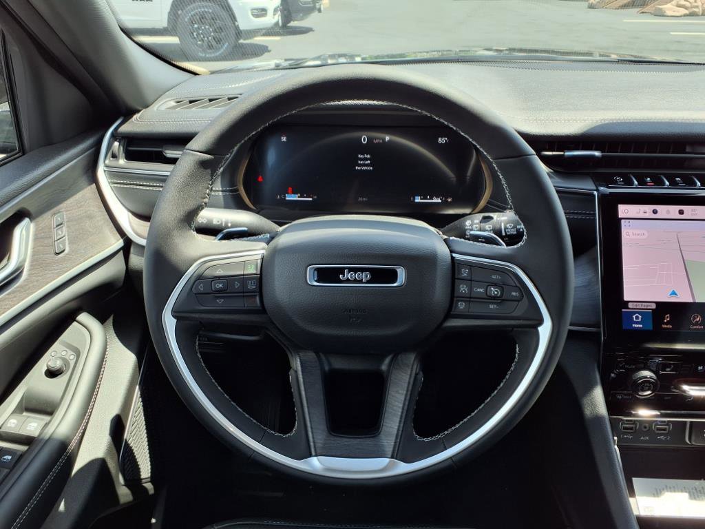 2025 Jeep Grand Cherokee Limited photo 9