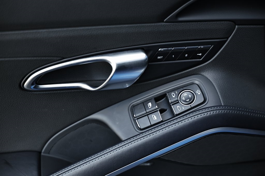 2025 Porsche Cayman photo 21