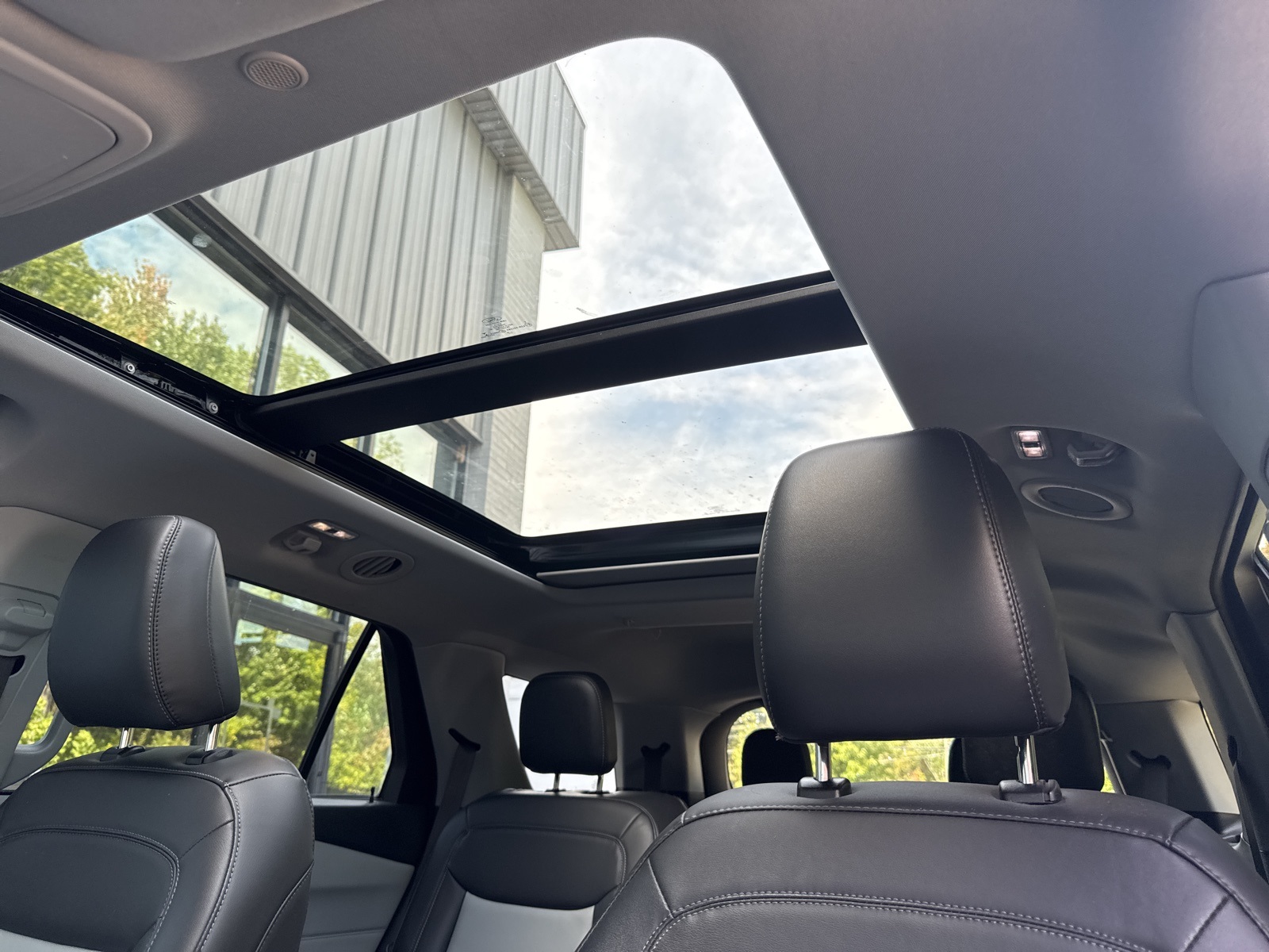 2022 Ford Explorer XLT photo 2