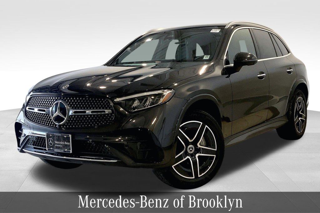 2025 Mercedes Benz GLC 300 4MATIC photo 2
