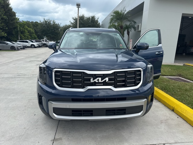 2023 Kia Telluride S photo 2