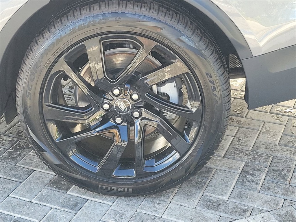 2025 Land Rover Discovery S photo 12