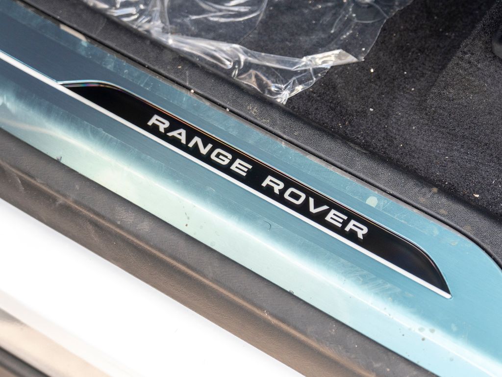2025 Land Rover Range Rover Sport SE photo 14