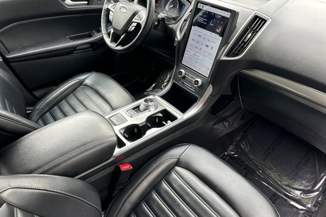 2022 Ford Edge SEL photo 16