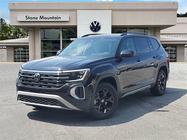 2025 Volkswagen Atlas Peak Edition SE photo 2