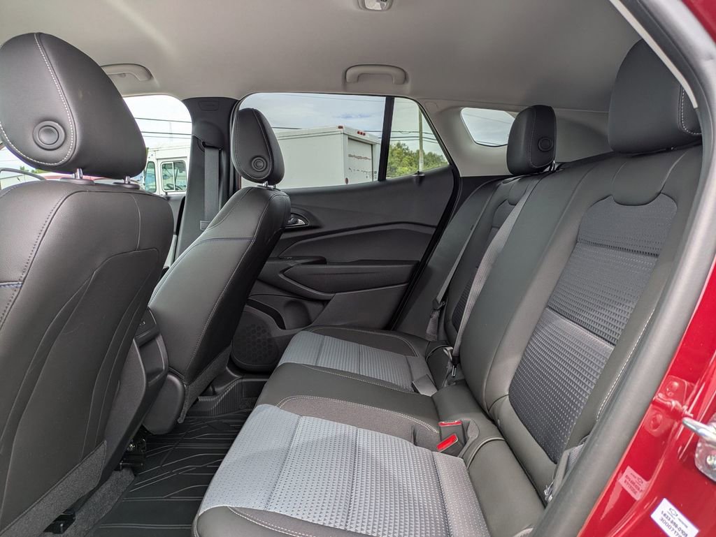 2025 Chevrolet Trax LT photo 22